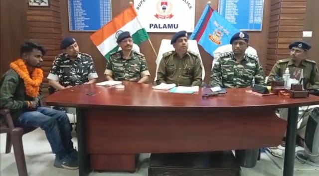 कुख्यात नक्सली अनिल भुइयां ने किया सरेंडर, झारखंड पुलिस को लंबे समय से थी तलाश
