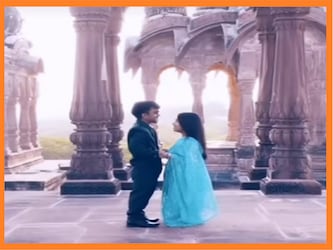  इस कपल के पेज पर जमकर लाइक और कमेंट आने लगे. सगाई से लेकर शादी तक ऋषभ और साक्षी ने अपनी हर स्टोरी को आमजन के साथ शेयर किया. उसके बाद अब 26 जनवरी को दोनों की शादी हुई. इस शादी में दूल्हा और दुल्हन पक्ष की तरफ से करीब 900 मेहमानों ने शिरकत की. मेहमानों ने इस अनोखे नवदंपति को दिल खोलकर आशीर्वाद दिया.