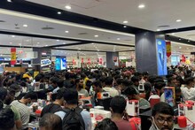 لکھنؤ کا 'انوکھا مال'، جہاں سے غریب سویٹر، کمبل، جوتے مفت لے سکتے ہیں