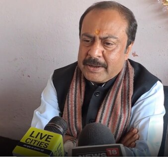 
मुजफ्फरपुर में मीडिया से बात करते हुए भाजपा सांसद विवेक ठाकुर.