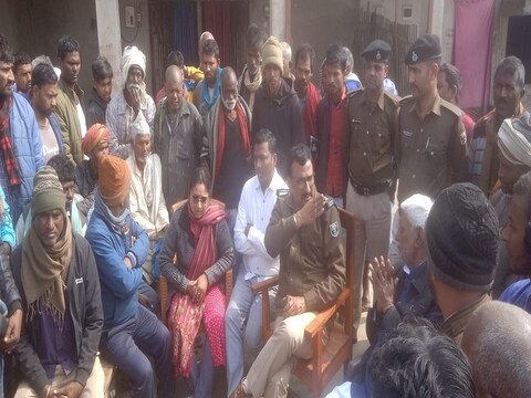 अपराधियों ने सोये अवस्था में दादा दशरथ राय और सात वर्षीय मासूम पोते कृष्ण राय की गोली मारकर बेरहमी से हत्या कर दी.