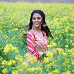  प्रियंका ने बताया कि वह एक्ट्रेस नहीं बन पाती, तो मेकअप आर्टिस्ट होतीं. प्रियंका ने कोर्स करने के दौरान मेकअप से जुड़े रील बनाने शुरू किए. उनकी एक रील 'उड़ारियां' की टीम में किसी को पसंद आया. (फोटो साभारः Instagram @priyankachaharchoudhary)