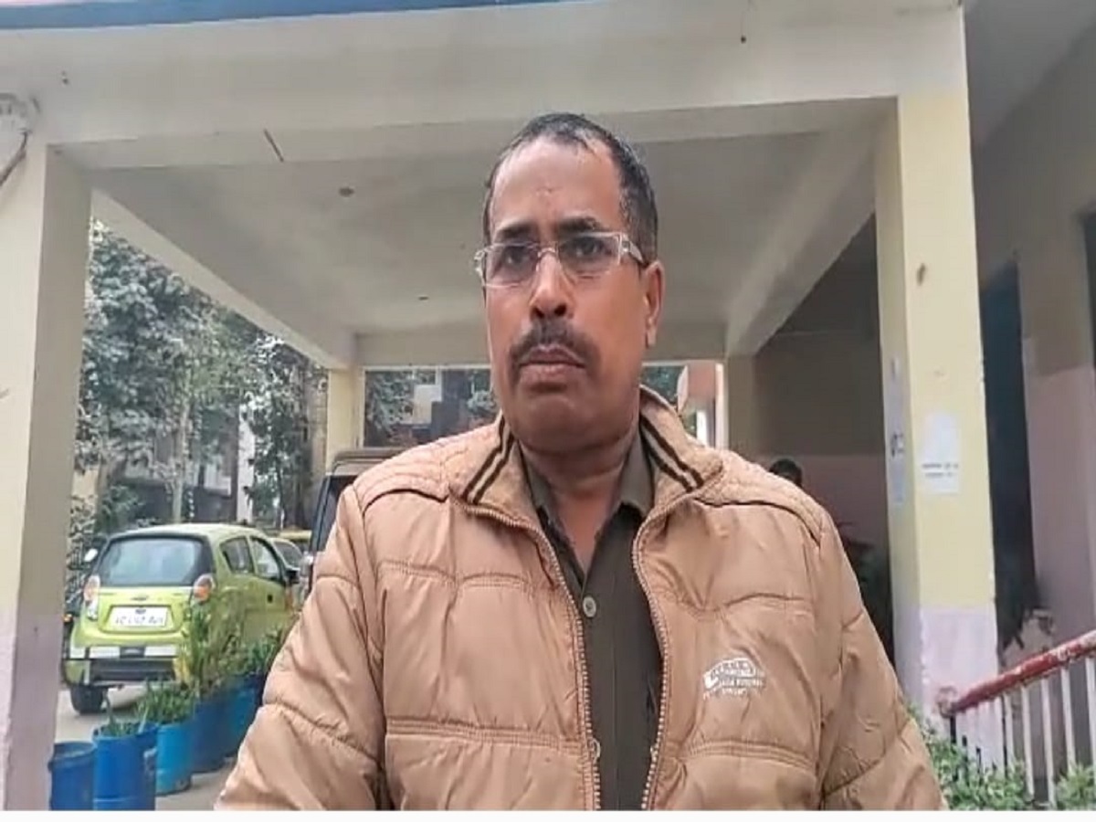 पटना में अपराधियों ने दीघा थाने में तैनात एक दरोगा को पीट दिया है. 