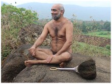 जैन मुनि हाथों से उखाड़ते हैं सिर के बाल, क्‍यों शरीर पर बरतते हैं कठोरता?