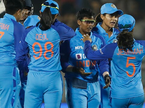 दीप्ति शर्मा के पस्‍त हुई वेस्‍टइंडीज की टीम. (ICC/Twitter)