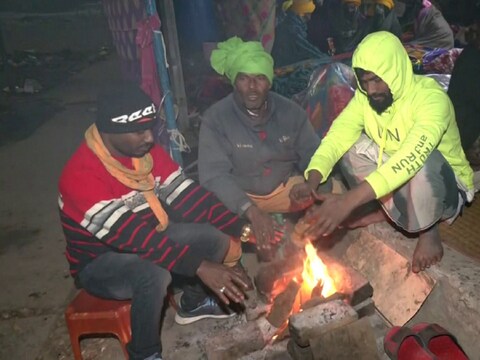  राष्ट्रीय राजधानी दिल्ली समेत समूचा उत्तर और मध्य भारत कड़ाके की ठंड और शीतलहर झेल रहा है. (ANI Photo)