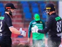 न्‍यूजीलैंड ने दूसरा ODI जीतकर किया हिसाब बराबर, पाक कप्तान लड़ते रह गए अकेले