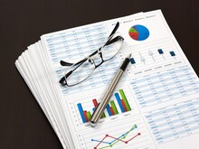 Economic Survey: मजबूत आर्थिक हालात से महंगाई पर रहा कंट्रोल, निर्यात भी बढ़ा