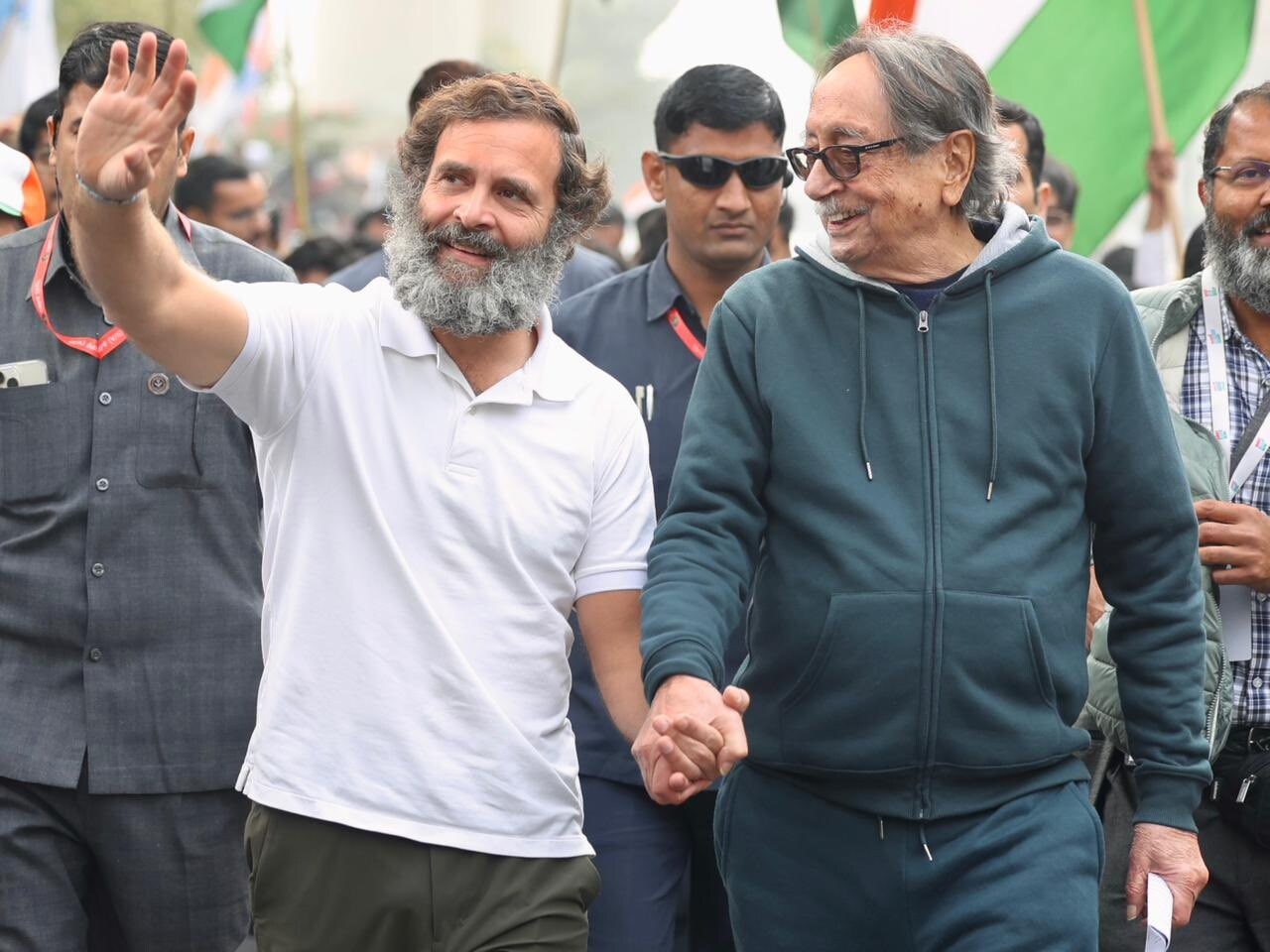 राहुल की भारत जोड़ो यात्रा में रॉ-के पूर्व-प्रमुख ए एस दुलत भी हुए शामिल. (फोटो-@kharge)