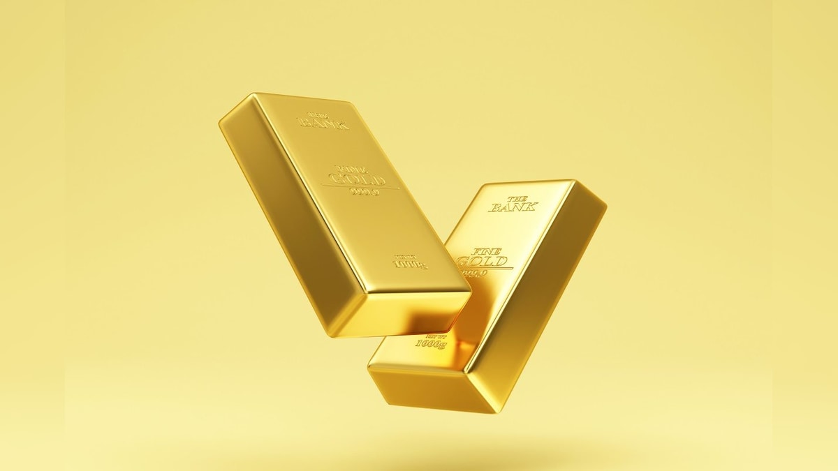 Gold Price Today: सोना ₹121 महंगा, चांदी में मामूली गिरावट, जानें 10 ग्राम गोल्ड का रेट