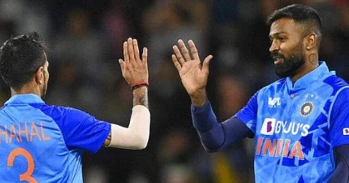 Hardik Pandya: हरकतों से बाज नहीं आ रहे हार्दिक, पानी मंगाने के लिए साथी  खिलाड़ी को दी गाली - ind vs sl 2nd odi hardik pandya abuse yuzvendra chahal  in rage for not getting water bottler on time – News18 हिंदी