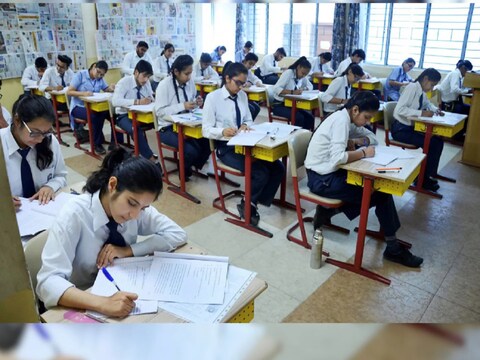 JEE Main 2023 : जेईई मेन 2023 के लिए कुल नौ लाख 15 हजार अभ्यर्थियों ने आवेदन किए हैं. 