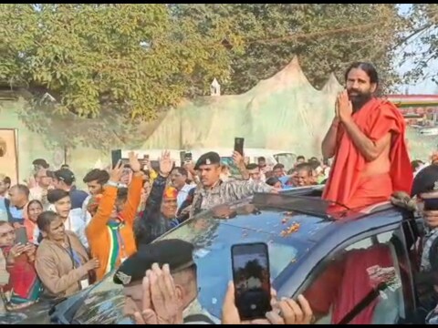 गिरिडीह पहुंचे बाबा रामदेव  (News18 Hindi)