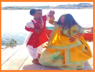  साक्षी के पिता का दस साल पहले 2013 में निधन हो गया था. पिता के निधन के बाद साक्षी की मां संजू ने ही अपने दोनों बच्चों की परवरिश की. साक्षी के एक छोटा भाई है. वह अभी पांचवी कक्षा में पढ़ रहा है. साक्षी खुद जेईई की तैयारी भी कर रही हैं. इस शादी से दोनों के ही परिवार बेहद खुश हैं.