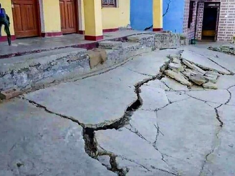 Uttarakhand Story:  सरकार की कमेटी ने कहा है कि लोगों को तुरंत सुरक्षित स्थानों पर विस्थापित किया जाए. (File Photo-PTI)