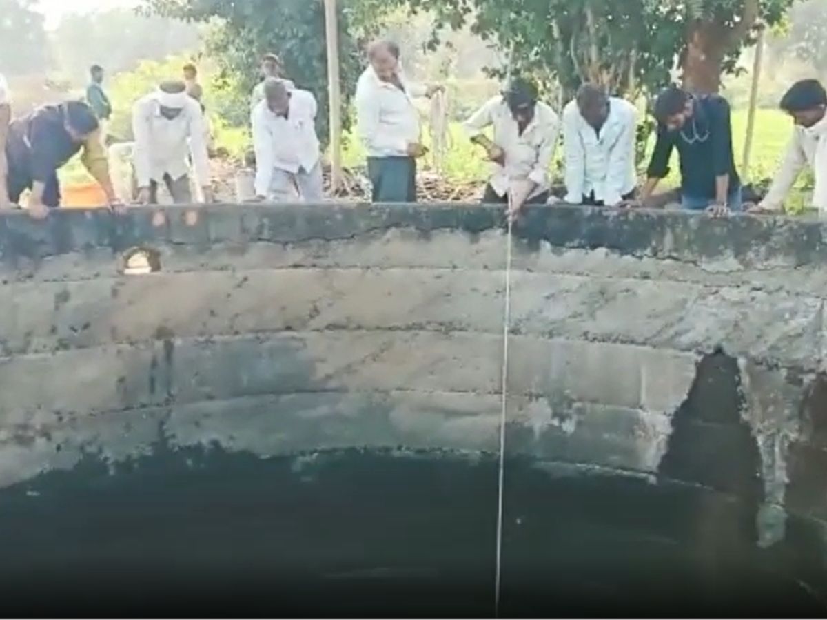  मृत महिला गांधवा गांव की रहने वाली है. उसकी लाश के साथ-साथ पुलिस ने उसके 5 साल और तीन साल के बेटे कार्तिक उर्फ नानी की लाश भी बरामद की. मौके से महिला का पति बल्लू उर्फ बलिराम फरार है.