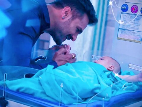 लो जी! 'बजाओ सोहर...', पापा बने खेसारी लाल यादव! लगा बधाइयों का तांता