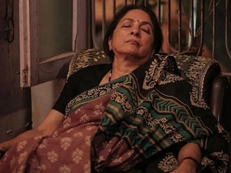  विव रिचर्ड्स पहले से शादीशुदा थे और उनके बच्‍चे भी थे. उनकी शादीशुदा जिंदगी पहले से ठीक नहीं चल रही थी. ऐसे में वो नीना गुप्‍ता को अपने साथ नहीं ले जा सकते थे. उन्‍होंने नीना को अपनी मजबूरी बताई. सीरीज खत्‍म हुई और रिचर्ड्स वापस लौट गए लेकिन तबतक काफी देर हो चुकी थी. नीना प्रेग्‍नेंट थी. (Neena Gupta Instagram)