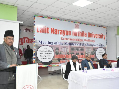 एक कार्यक्रम के दौरान विचार रखते हुए वक्ता.