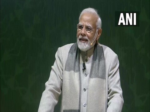 पीएम नरेंद्र मोदी ने कहा- गैजेट हमें गुलाम बना रहे, सजगता बरतें. (ANI)