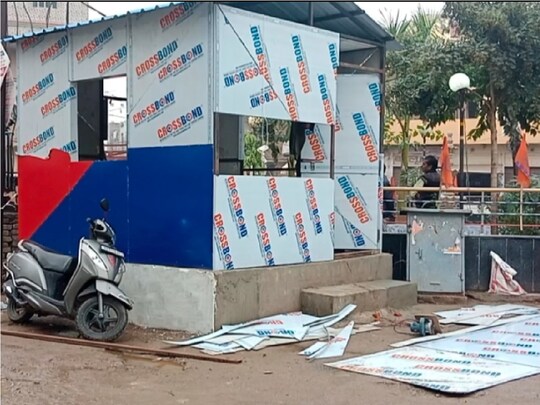 भिंड में हाउसिंग कॉलोनी समेत कई जगह पुलिस बूथ बनाने का काम तेजी पर है.