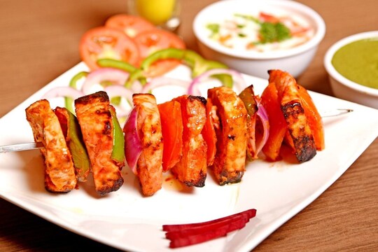 अमृतसरी पनीर टिक्का रेसिपी (Amritsari Paneer Tikka Recipe). Image-Canva