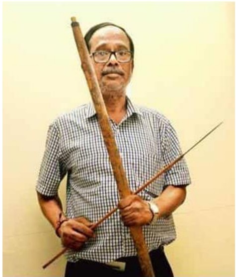  रतन चंद्र कार को पद्म श्री पुरस्कार से नवाजा जाएगा. अंडमान से सेवानिवृत्त सरकारी डॉक्टर रतन चंद्र ने उत्तरी सेंटिनल से 48 किमी दूर एक द्वीप पर रहने वाली जारवा जनजाति के साथ काम किया. उन्होंने 1999 में खसरा महामारी फैलने के दौरान जारवाओं का इलाज किया और उन्हें मौत के मुंह से वापस ले आए. जारवा जनजाति जो कि एक समय विलुप्त होने के कगार पर थी, आज उनकी जनसंख्या 76 से 270 पहुंच गई है और इसमें रतन चंद्र का बहुमूल्य योगदान रहा.