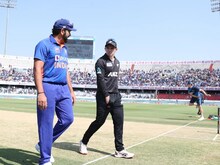 ‘पसंद  करो या नहीं, आप उसे नजरअंदाज नहीं कर सकते’ बॉलर की छुट्टी से फैन नाराज