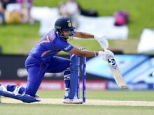 18 बरस में ही मचा दी है मैदान में तोड़-फोड़, अब WC भी लगता है बच्चों का खेल!
