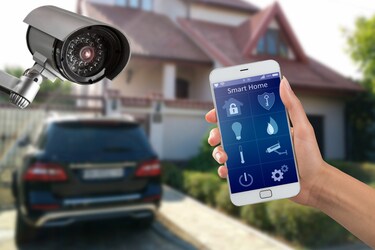  इस ऐप को डाउनलोड करने के बाद आपको अपने पुराने स्मार्टफोन को बतौर CCTV इस्तेमाल करना है और मौजूदा फोन को बतौर मॉनिटर.