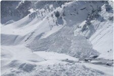 Sonmarg Avalanche: सोनमर्ग में हिमस्खलन की चपेट में आने से 2 मजदूरों की मौत