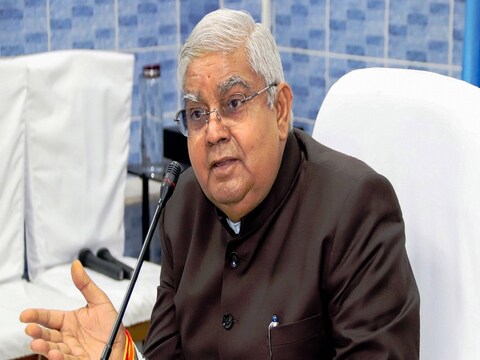 उपराष्ट्रपति जगदीप धनखड़ ने कांग्रेस नेता राहुल गांधी पर संसद में विपक्ष के माइक बंद करने वाली टिप्पणी पर निशाना साधा है. (File Photo)