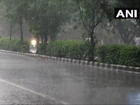 दिल्ली में अगले 2 दिन बारिश होने और ओले गिरने का खतरा. (ANI)