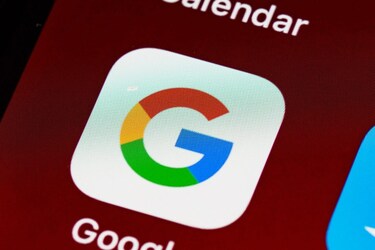  गूगल (Google) अब आपके लिखे गानों को आवाज देकर उन्हें मजेदार बना देगा. दरअसल, गूगल ने एक नया फीचर लॉन्च किया है जिसे MusicLM नाम दिया गया है. इसकी मदद से आप टेक्स्ट को म्यूजिक में कन्वर्ट कर सकेंगे. (फोटो: न्यूज18)