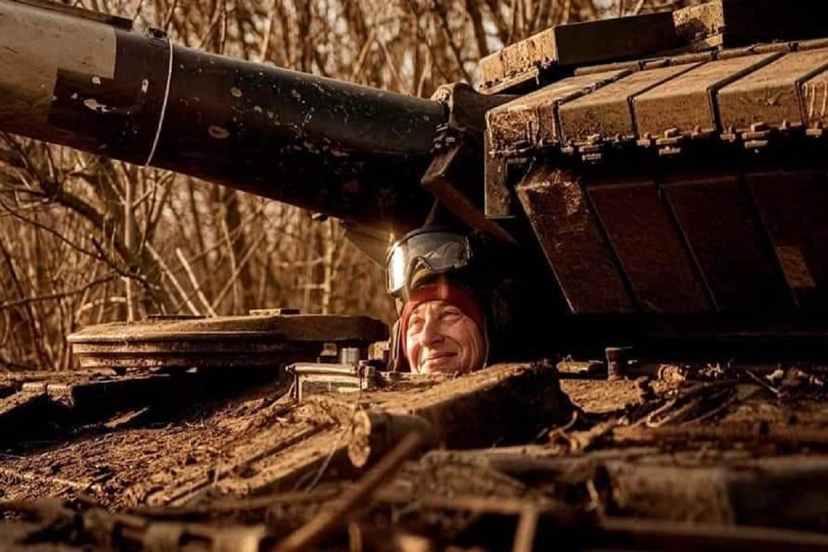 रूस की यूक्रेन के दो बड़े हिस्सों पर नजर, बचने के लिए ज़ेलेंस्की मांग रहे टैंक!