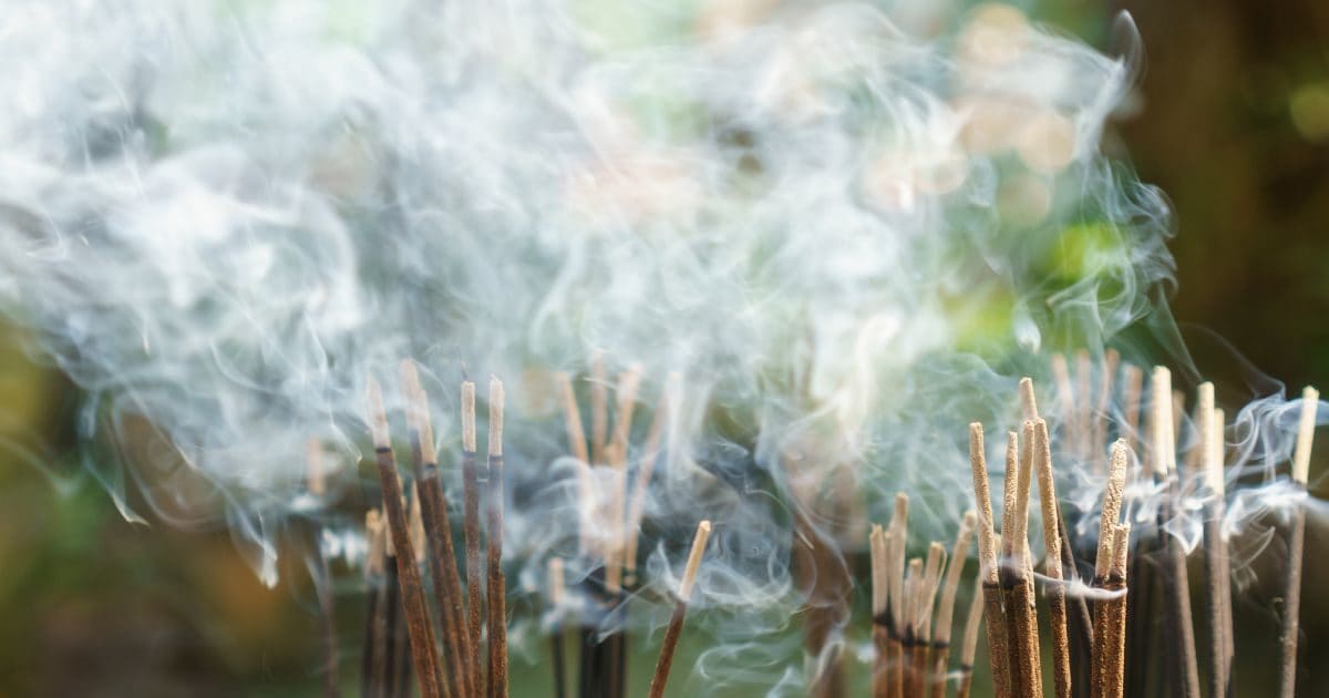 Agarbatti Astro Tips सप्ताह के इन दो दिन नहीं जलानी चाहिए अगरबत्ती