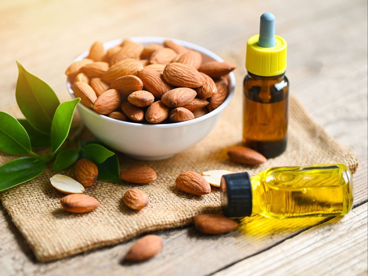 स्किन को रखना है हेल्दी और ग्लोइंग, तो बादाम के तेल का जानिए यह कमाल - If you want to keep your skin healthy and glowing, then know the wonders of almond oil.