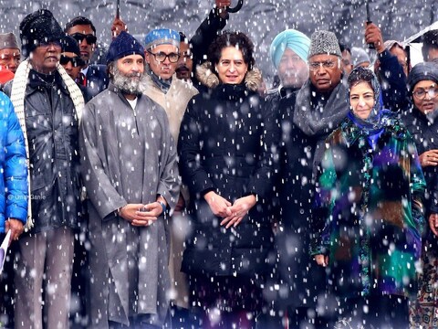 समापन कार्यक्रम में 23 दलों को कांग्रेस ने आमंत्रित किया था लेकिन 8 दल ही शामिल हुए. (फोटो-twitter/@JKNC_)