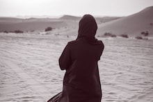 दरगाह में छेड़खानी: अगरबत्ती लगाते समय युवक ने पकड़ा और फिर बुर्का उठाकर...