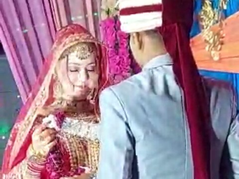 Etah Wedding: 7 समंदर पार से एटा पहुंची प्रेमिका, प्रेमी संग लिए फेरे  