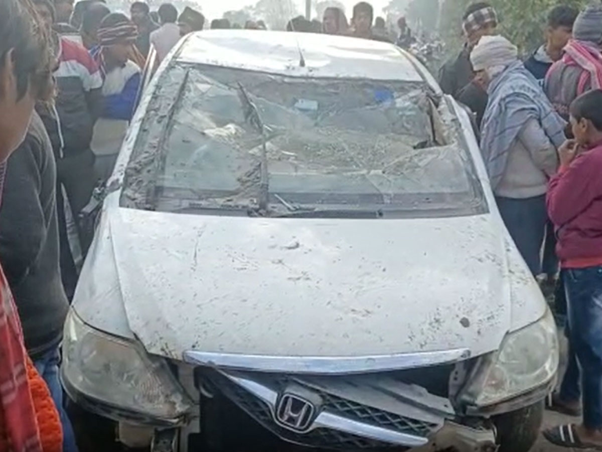 Hapur Car Accident: ;तालाब में गिरी कार, चार युवकों की मौत 