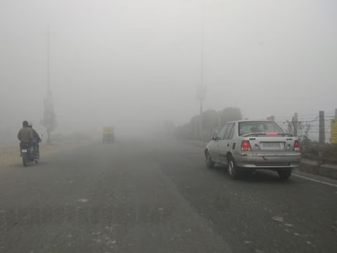 Patna Weather News: राजधानी पटना के न्यूनतम तापमान में गिरावट दर्ज की गई. 