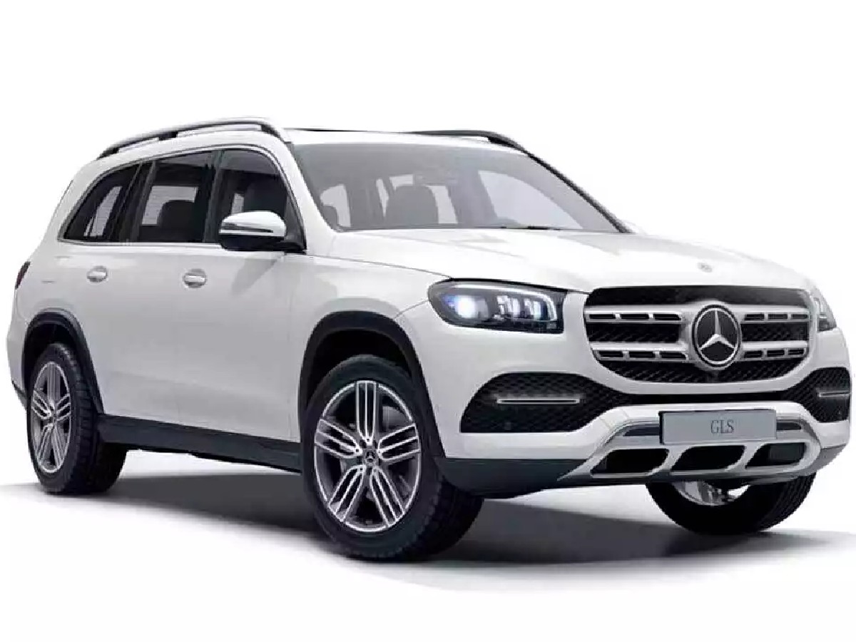 Mercedes Benz GLS 350D: लिस्ट में एक और स्पोर्टी दिखने वाली SUV GLS 350D है. यह एक डीजल इंजन के साथ आती है, जो 255bhp की पावर और 620Nm का टार्क पैदा करने में सक्षम है. यह इंजन एक ऑटोमैटिक गियरबॉक्स के साथ आता है. (News18 File)