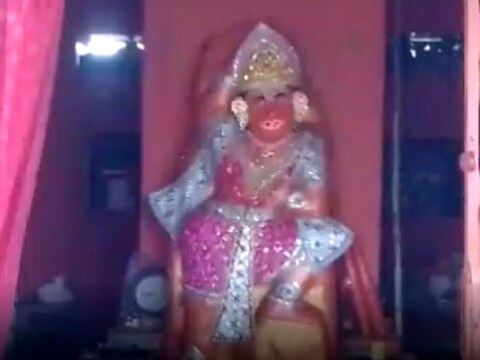 श्योपुर के बरगवां के बरीदेह सरकार हनुमान मंदिर में अज्ञात बदमाशों ने लूट की वारदात को अंजाम दिया.