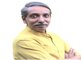  यूजीसी प्रमुख ने यह भी कहा कि दिल्ली विश्वविद्यालय (डीयू) ने अन्य विश्वविद्यालयों के लिए एक मिसाल कायम की है कि छात्रों की ऐसी शिकायतों से कैसे निपटा जाए और फीस लौटायी जाए. उन्होंने कहा, डीयू ने 13,611 छात्रों की फीस लौटायी है जो कि 16.95 करोड़ रुपये है. अत: यूजीसी को 14,443 छात्रों के 29.10 करोड़ रुपये मिले हैं. (यूजीसी अध्यक्ष एम जगदीश कुमार )