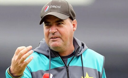 पाकिस्‍तान टीम को पहले भी कोचिंग दे चुके हैं मिकी आर्थर. (pcb twitter)