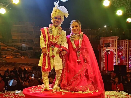  3 फीट के दूल्हे के साथ 3 ही फीट की दुल्हन की शानदार शादी. 
