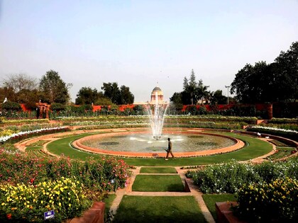 राष्‍ट्रपति भवन के मुगल गार्डन का नाम बदलकर हुआ अमृत उद्यान. 