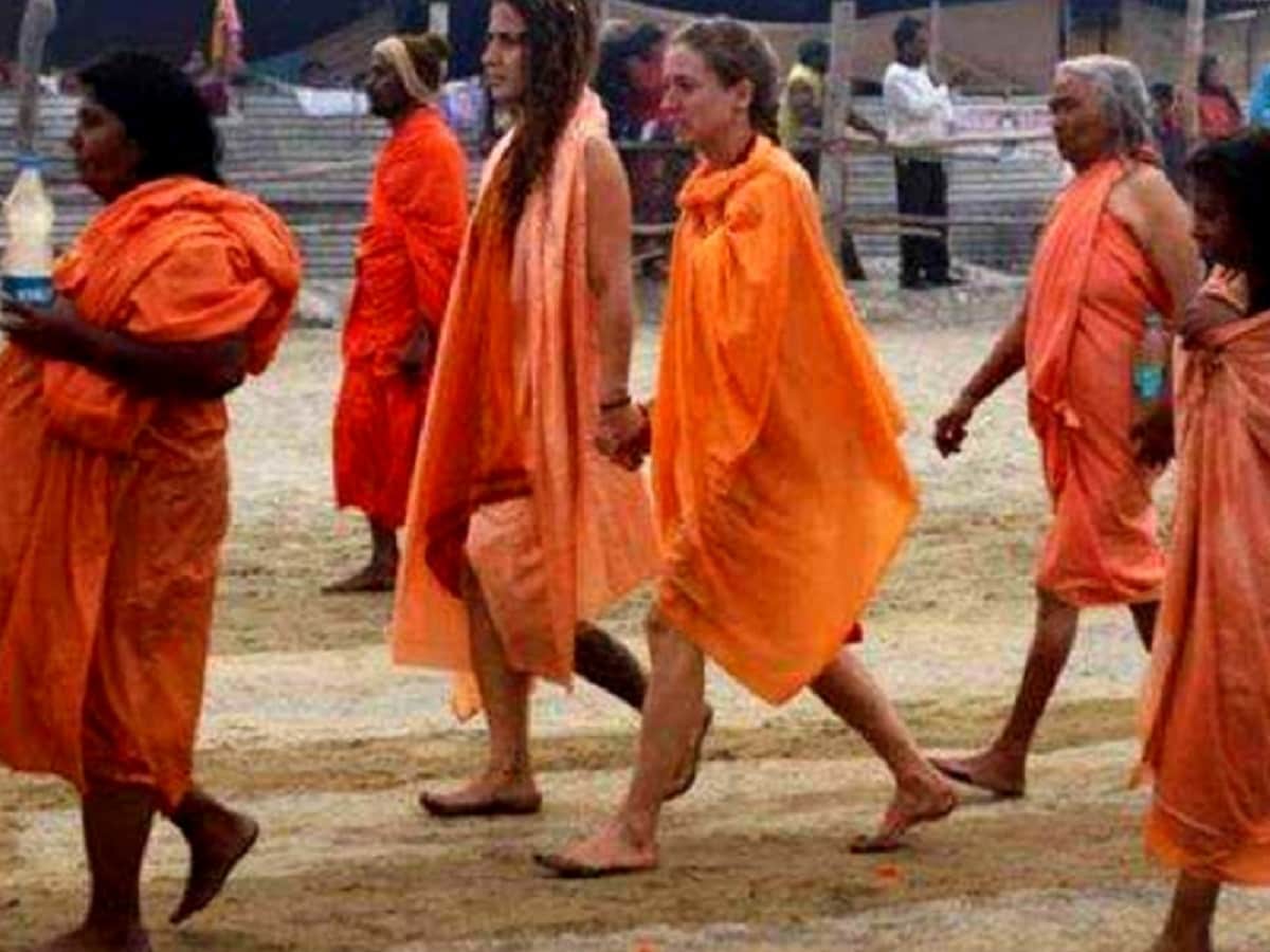 The attire of naga womem sadhu and whats their routine image picture
