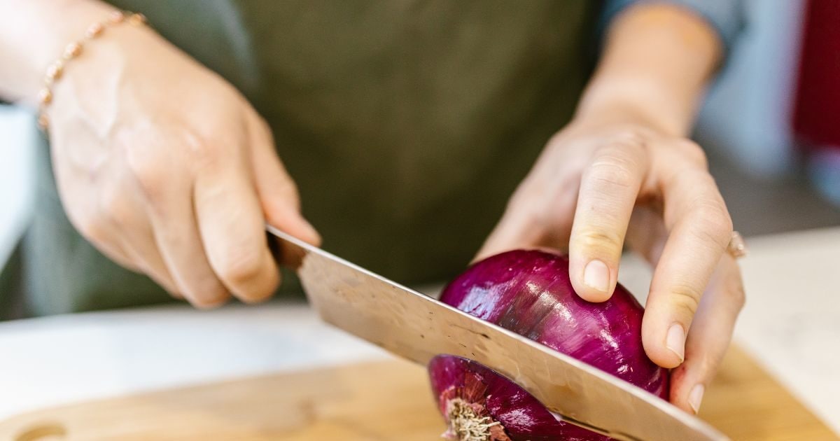 Tears will not come out while cutting onions, follow these amazing tricks, definitely try once